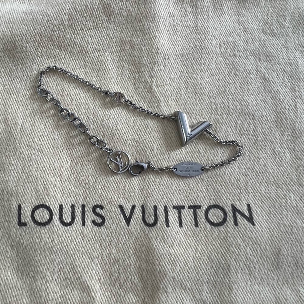 Louis Vuitton Silver V Chain Bracelet - Picture 6 of 12